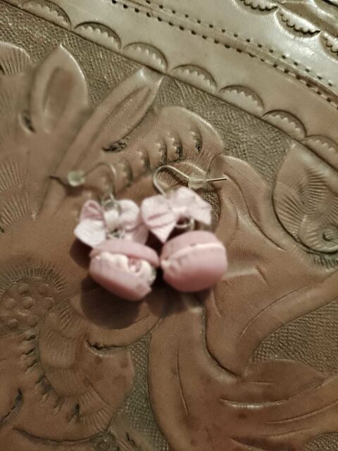 boucles d'oreilles macarons roses sur m�tal argent� enfants. 3 Carqueiranne (83)