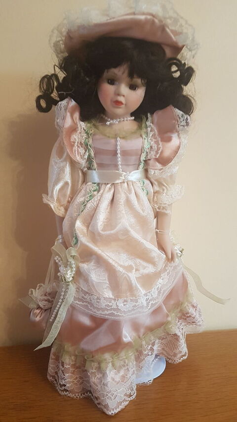 Jolie poupée de collection en porcelaine 18 Auneau (28)