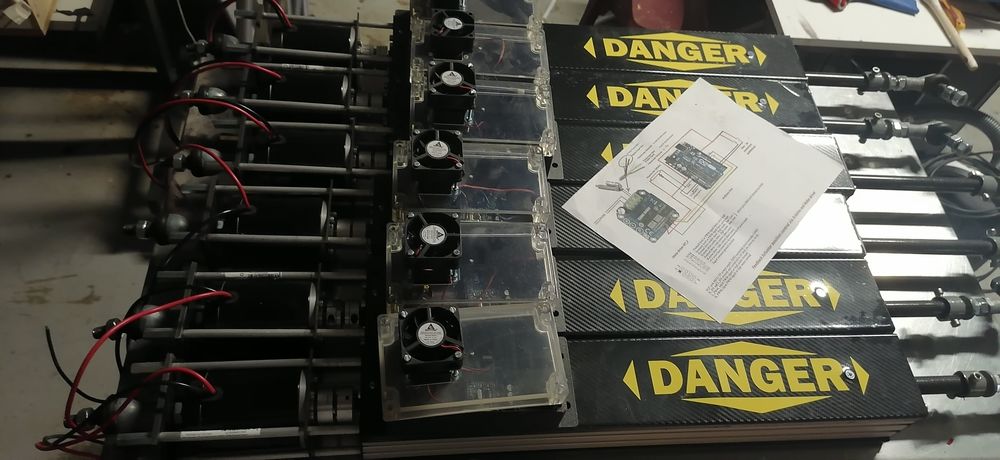 6 v&eacute;rins pour simulateur de vol ( 6 dof)
projet &agrave; finir.
Consoles et jeux vidéos