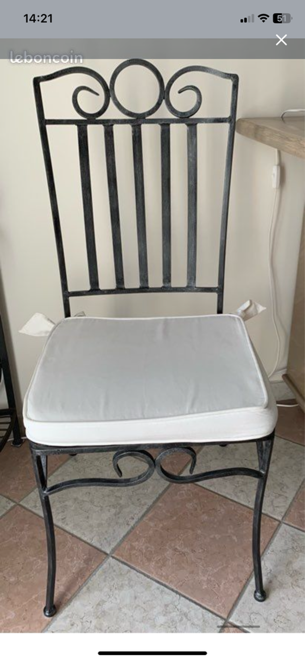 TABLE DE SEJOUR ET SES 4 CHAISES Meubles