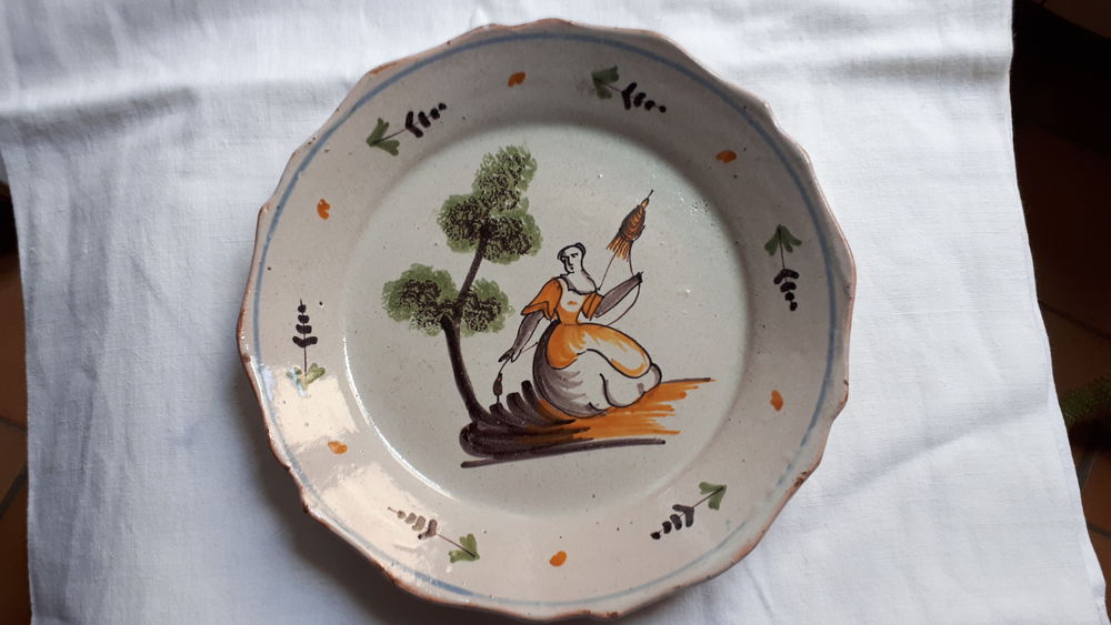 Assiette du XVIII en fa&iuml;ence Décoration