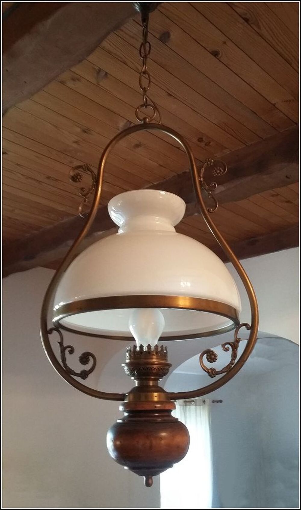 LAMPE TYPE MAISON DE CAMPAGNE
SUSPENSION ANCIENNE
Décoration