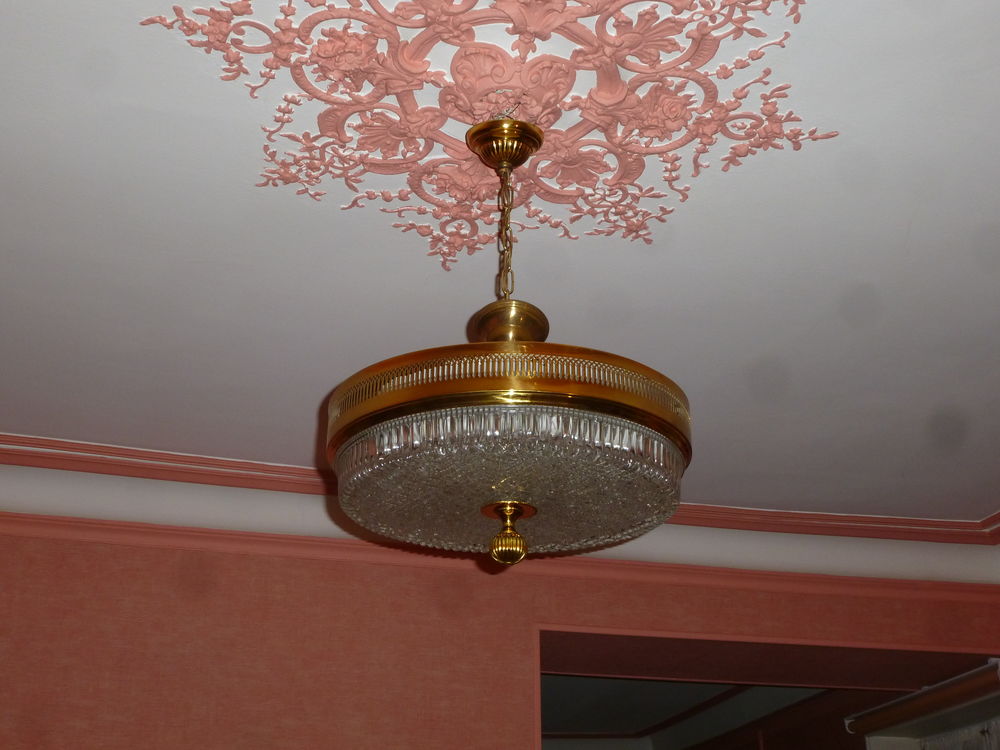Plafonnier &Eacute;l&eacute;gant Dor&eacute; avec cristal Taill&eacute; Meubles