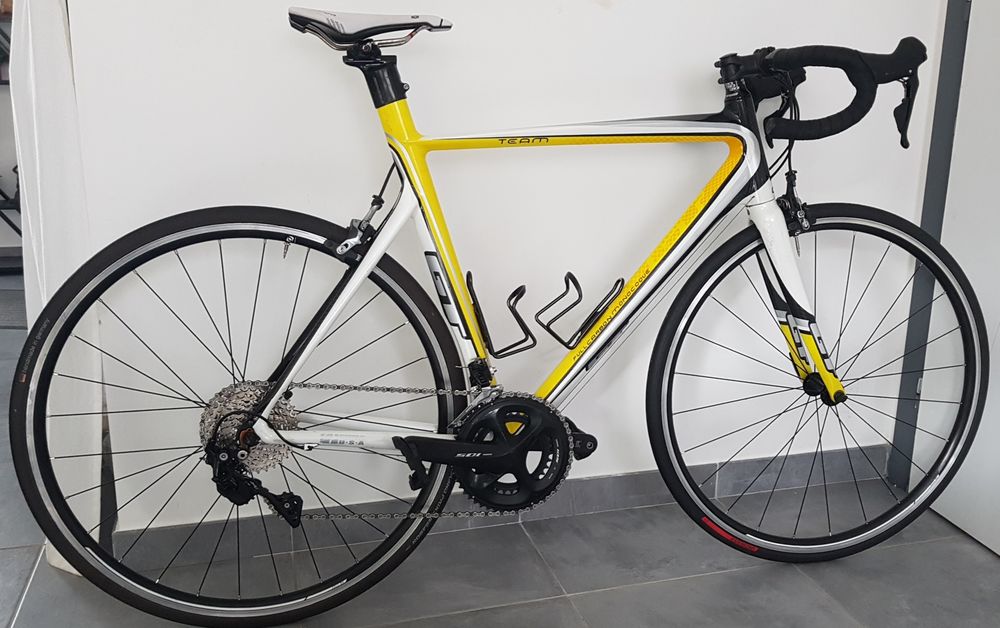 V&eacute;lo route GT carbone monobloque Vlos
