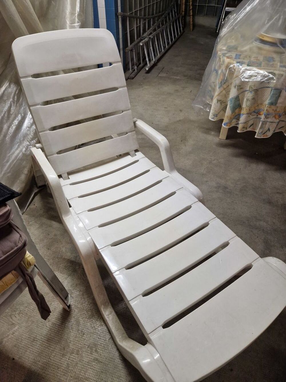 Chaise longue pliable de la marque Grosfillex Meubles