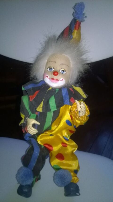 Clown anime
Bras et Jambes articules
Tr�s beau en collecti 5 Talange (57)