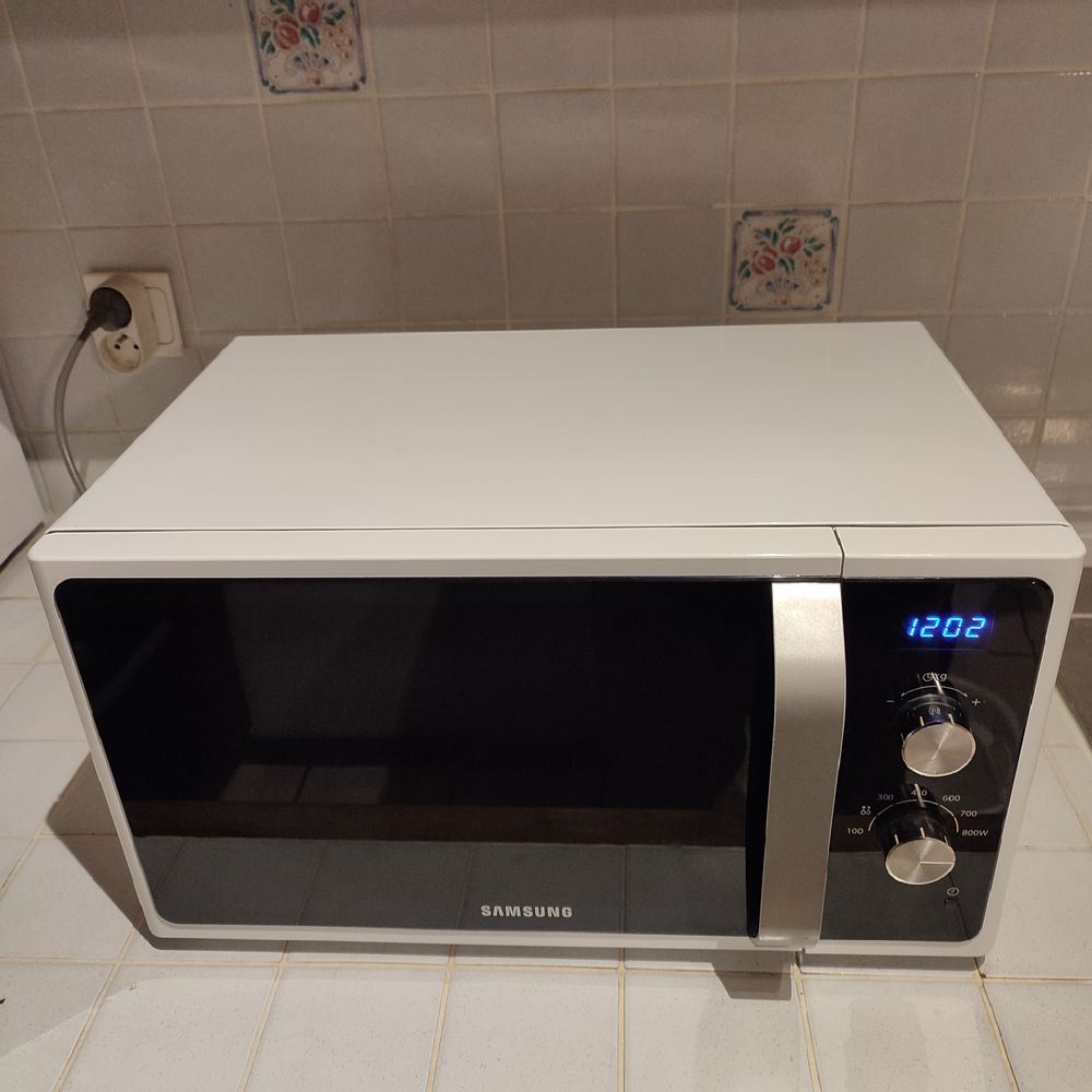 Micro-ondes Samsung 23litre 800Watt Electroménager