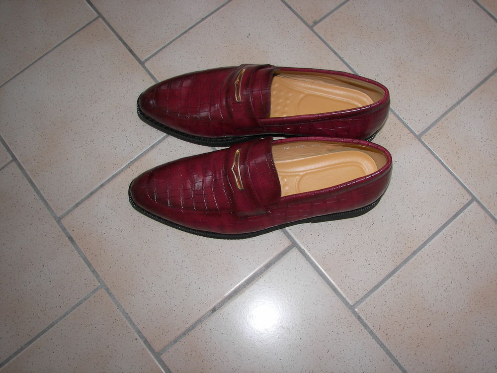 Tr&egrave;s belle paire de chaussures italienne BCBG Chaussures