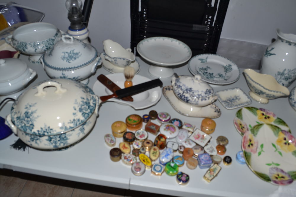 Vaisselle et bibelots anciens Meubles