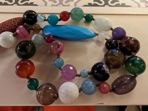 Collier de pierres variées 49 Saint-Tropez (83)