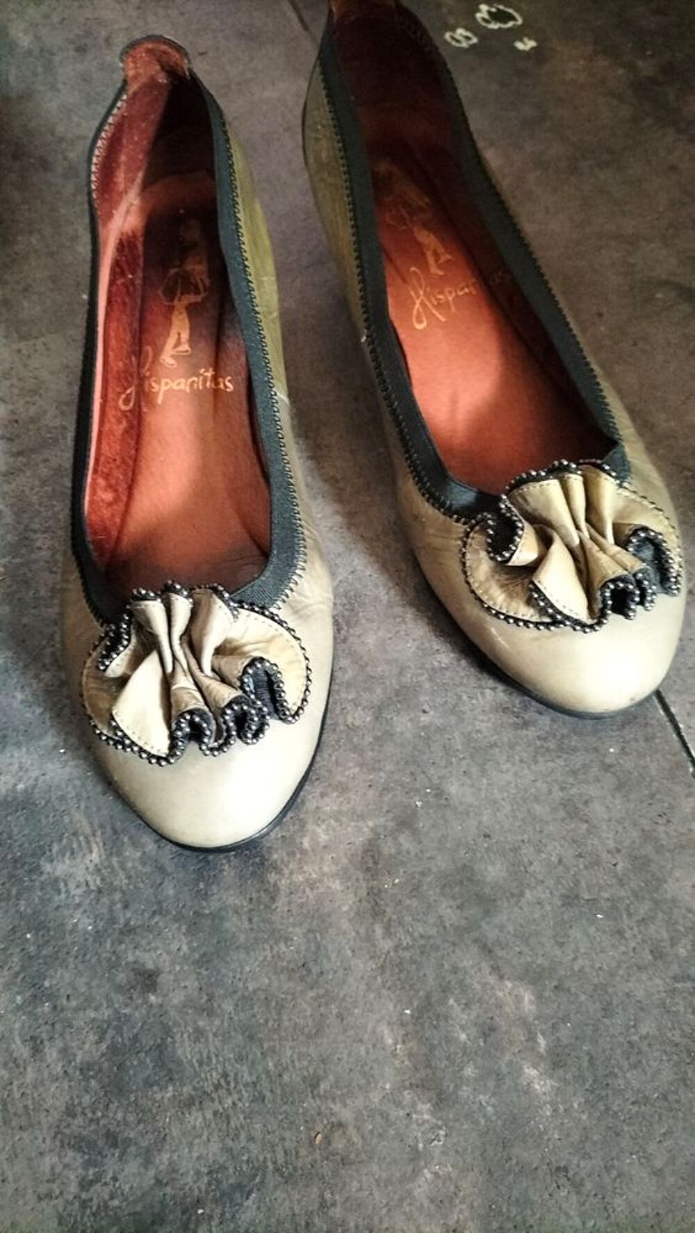Ballerine Kaki cuir hispanistas pointure 39 excellent &eacute;tat Chaussures