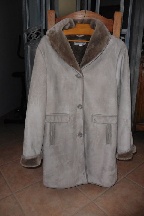 manteau gris clair fourure syntétique très chaud 0 Saint-Marcellin (38)