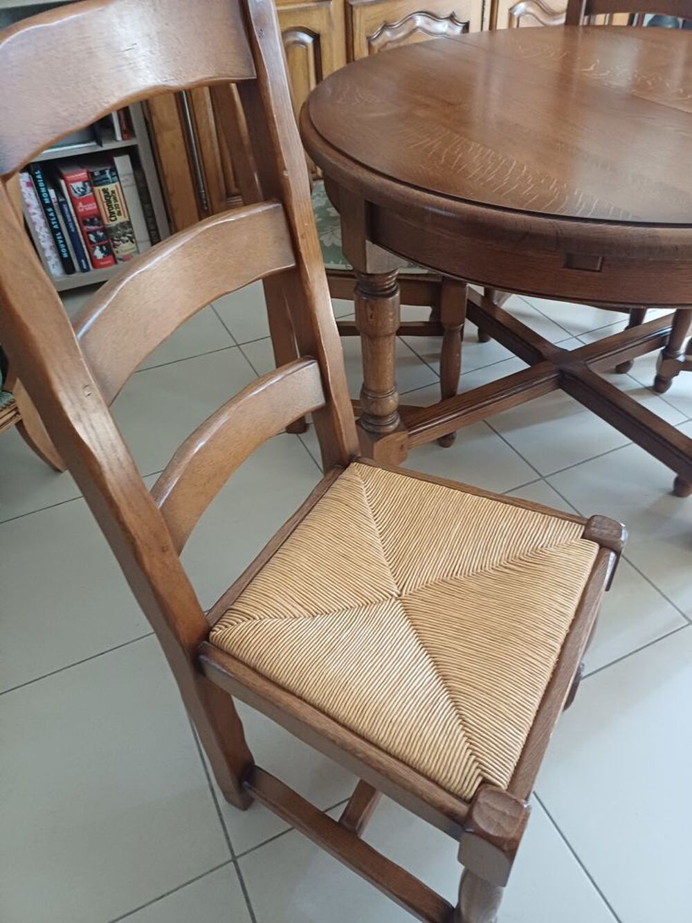 Salle a manger ch&ecirc;ne table ronde 4 chaises buffet Meubles