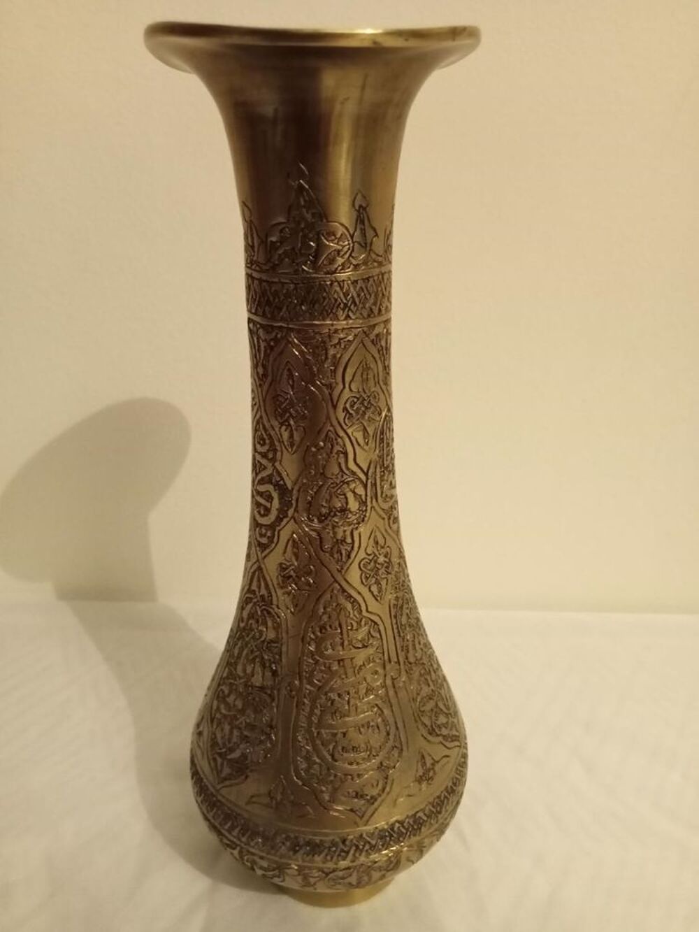 Vase ancien en laiton, mod&egrave;le arabe (syrien) Décoration