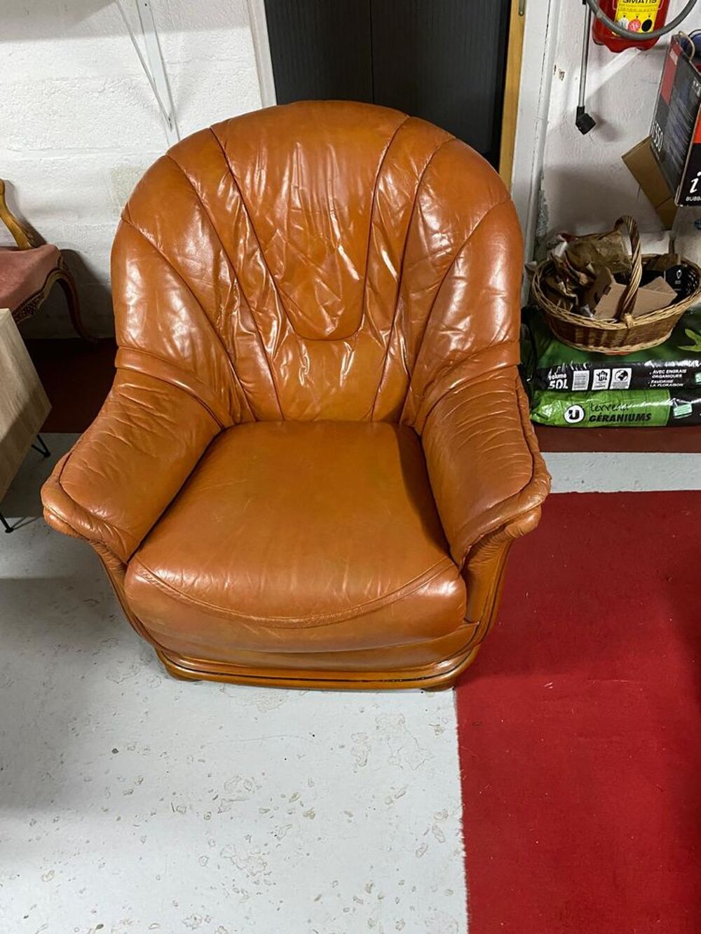 Petite table et fauteuil Meubles