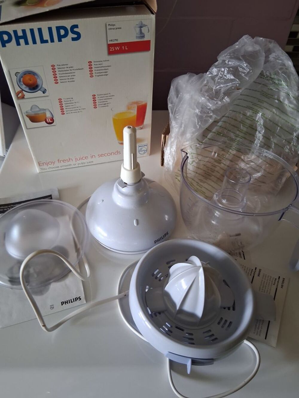 Presse agrumes neuf Philips HR2790-92 25w 1l Electroménager