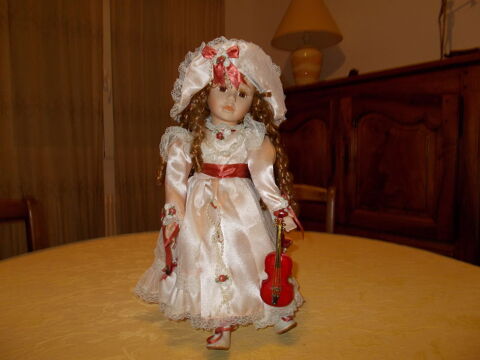 POUPEES DE COLLECTION 12 Ch�teauneuf-les-Martigues (13)