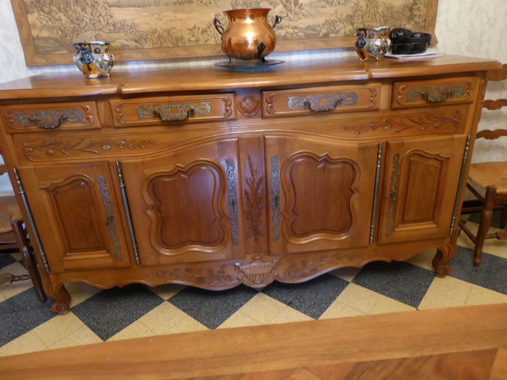 Propose buffet + table Proven&ccedil;ale et chaises parfait &eacute;tat Meubles