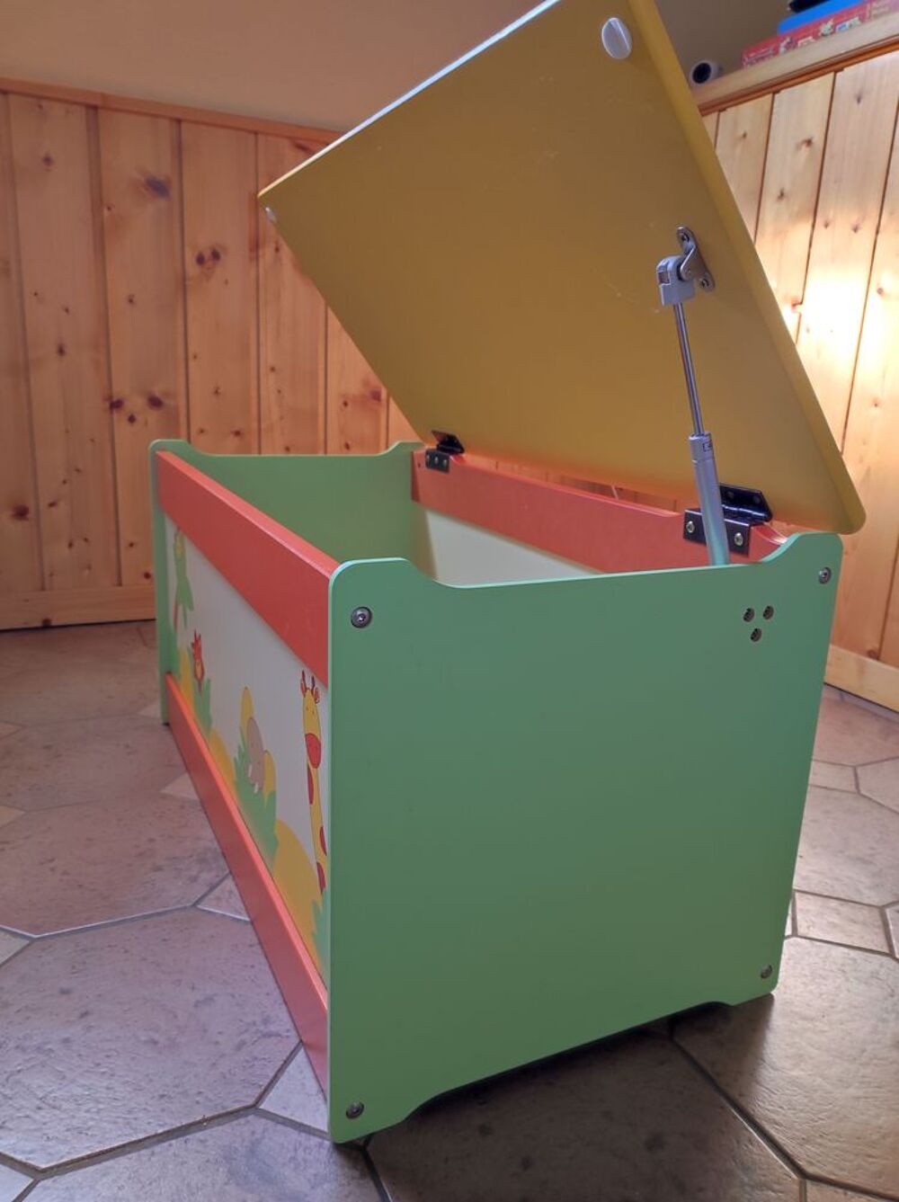 Coffre &agrave; jouet (avec v&eacute;rin neuf) Mobilier enfants