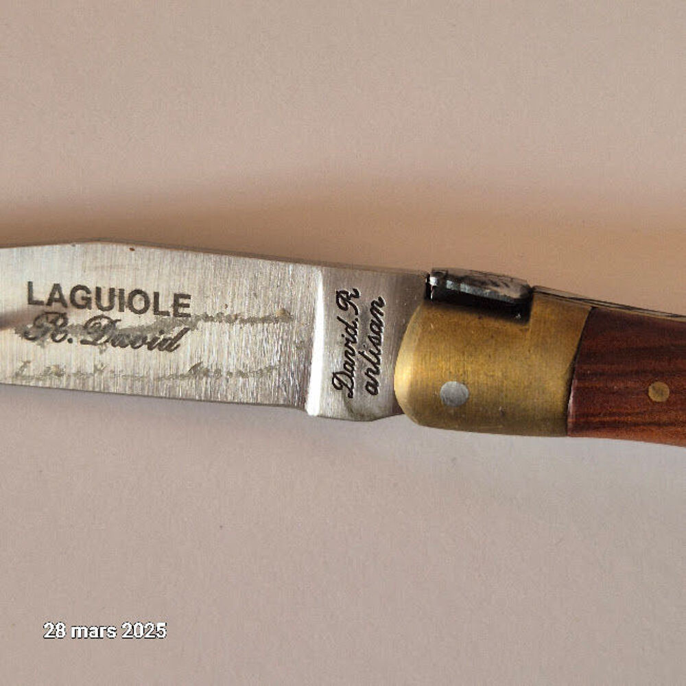 Traditionnel couteau laguiole 1 pi&egrave;ce, Robert David , person Bricolage