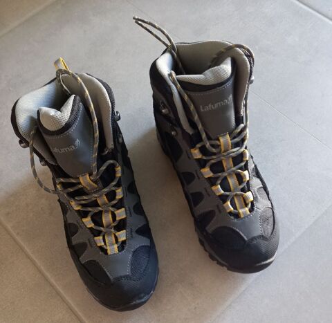 CHAUSSURES DE RANDONNEE, MARCHE NEUVES :  LAFUMA point. 40 57 Sainte-Suzanne (25)