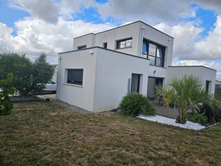 Maison 6 pièces 137 m² · à Les Herbiers · 137 m² · 480 000 €