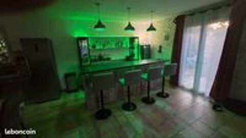   Salon avec bar et cuisine pour anniversaire ou autre 