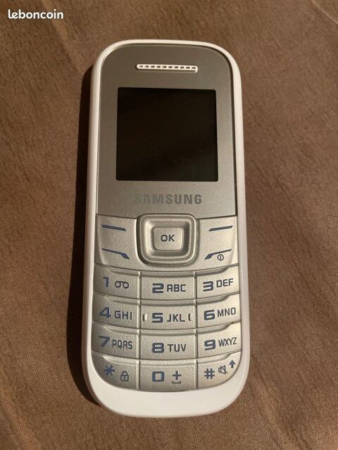 T�l�phone portable Samsung GT-E1200i 15 Beauchamp (95)