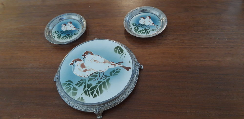 joli ensemble dessous de plat en c&eacute;ramique ann&eacute;e 1930 Décoration