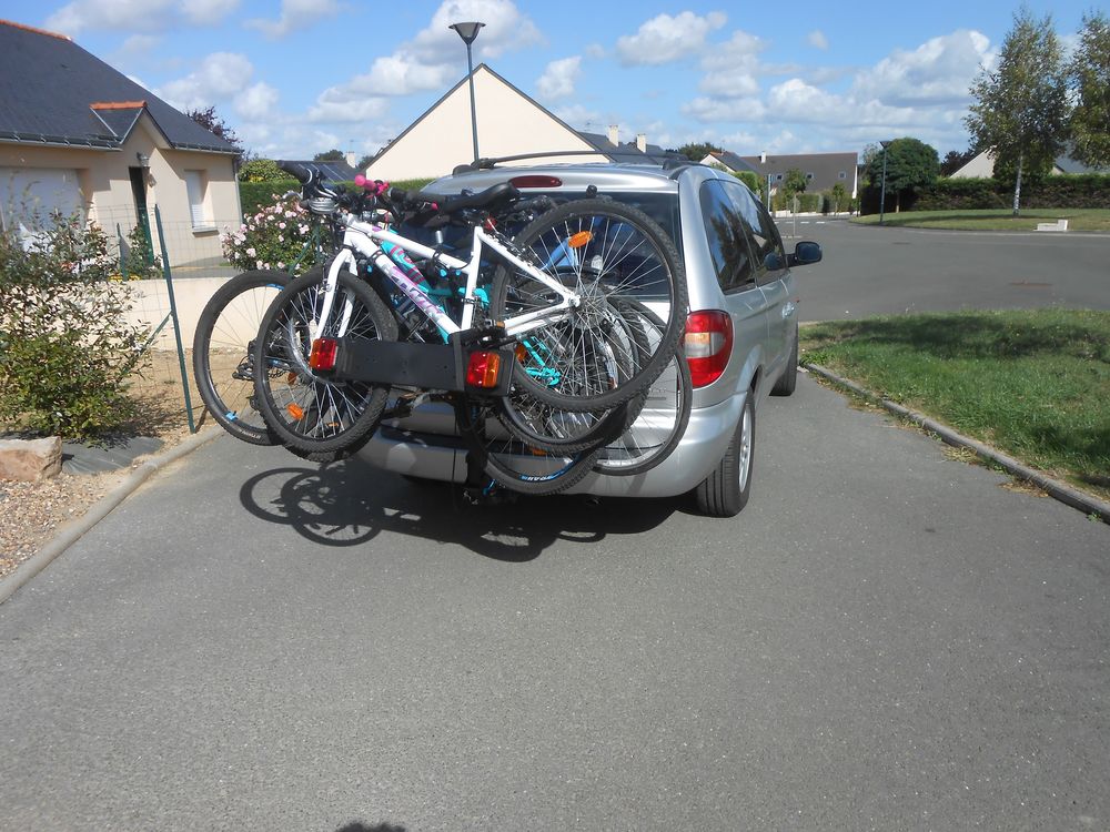 porte-v&eacute;los d'attelage suspendu pour 5 v&eacute;los + Sup. Vélos
