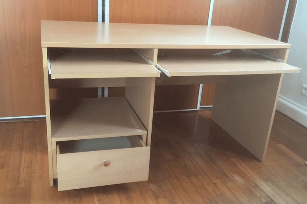 Bureau bon &eacute;tat : profondeur 70cm, longueur 131, hauteur 72. Meubles