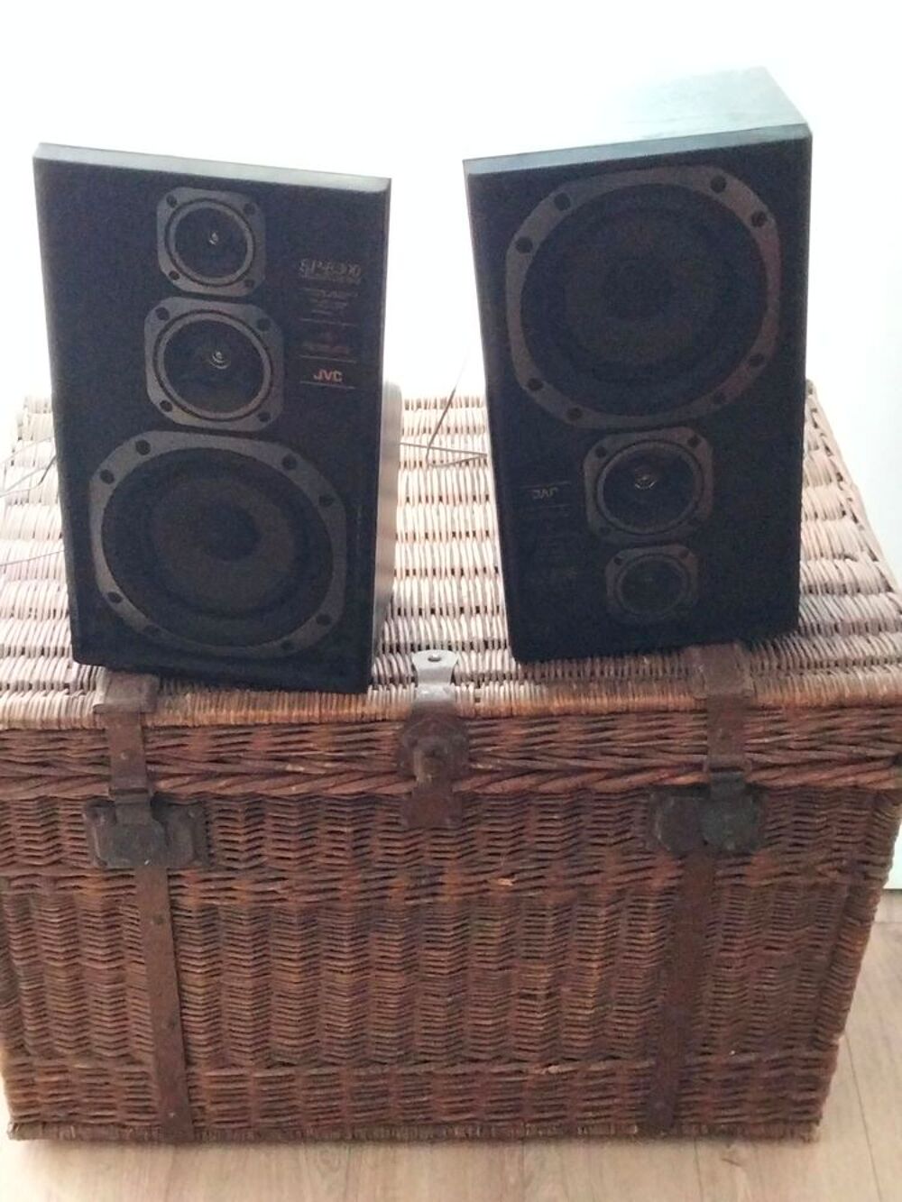 Lot Hifi Jvc, ampli, enceintes, lecteur DVD.
Faire offre Audio et hifi