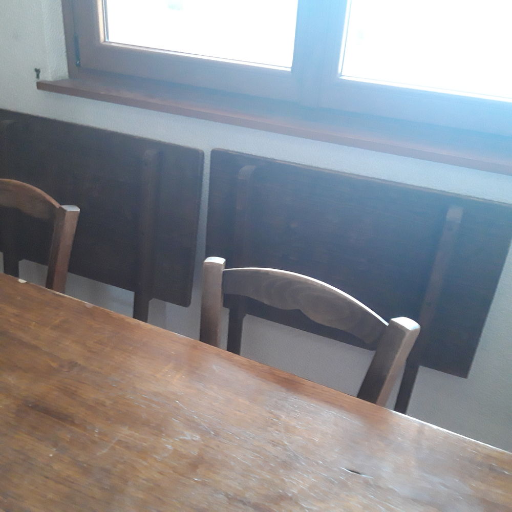 TABLE DE FERME EN CHENE MASSIF 
AVEC 6 CHAISES PAILLEES Meubles
