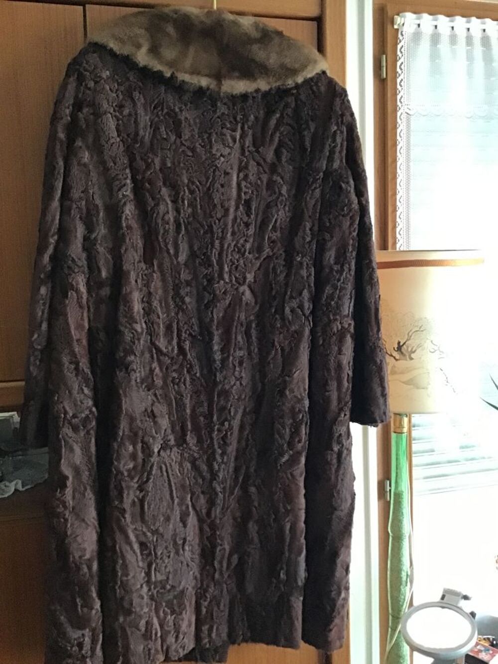  Manteau d'astrakan, col vison, neuf, taille 46. Vêtements