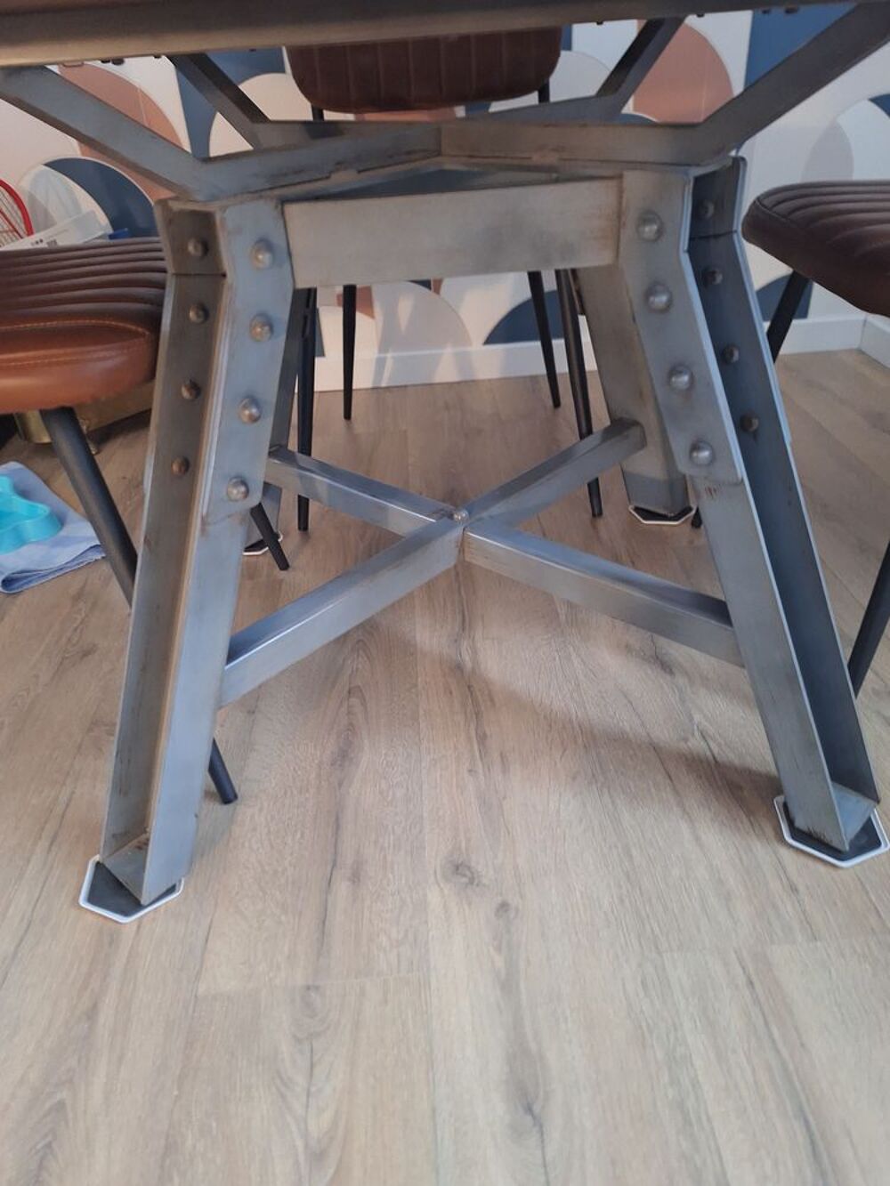Table &agrave; manger bois et m&eacute;tal bicolore Meubles