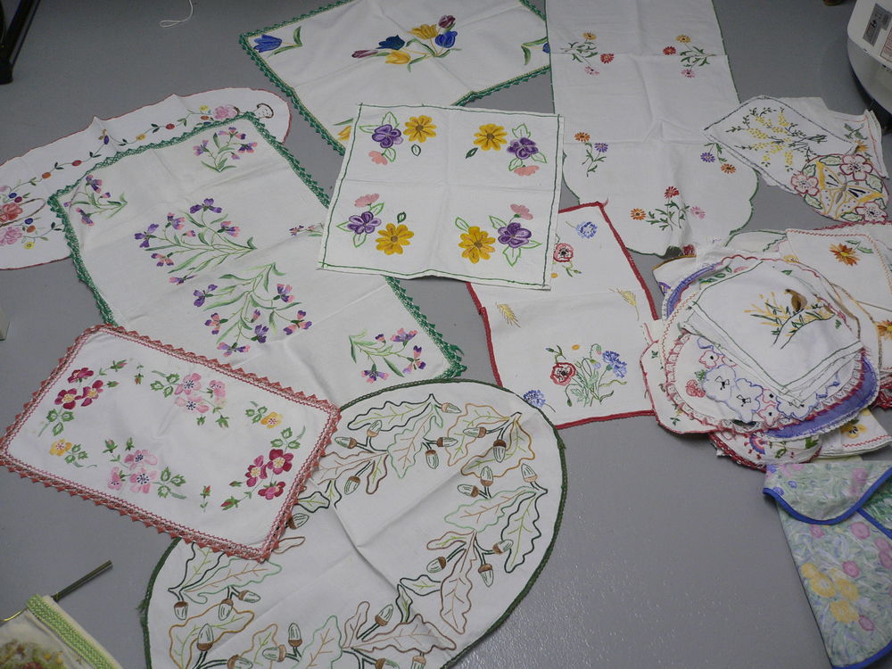 Lot de diff&eacute;rents tapis brod&eacute; main Décoration