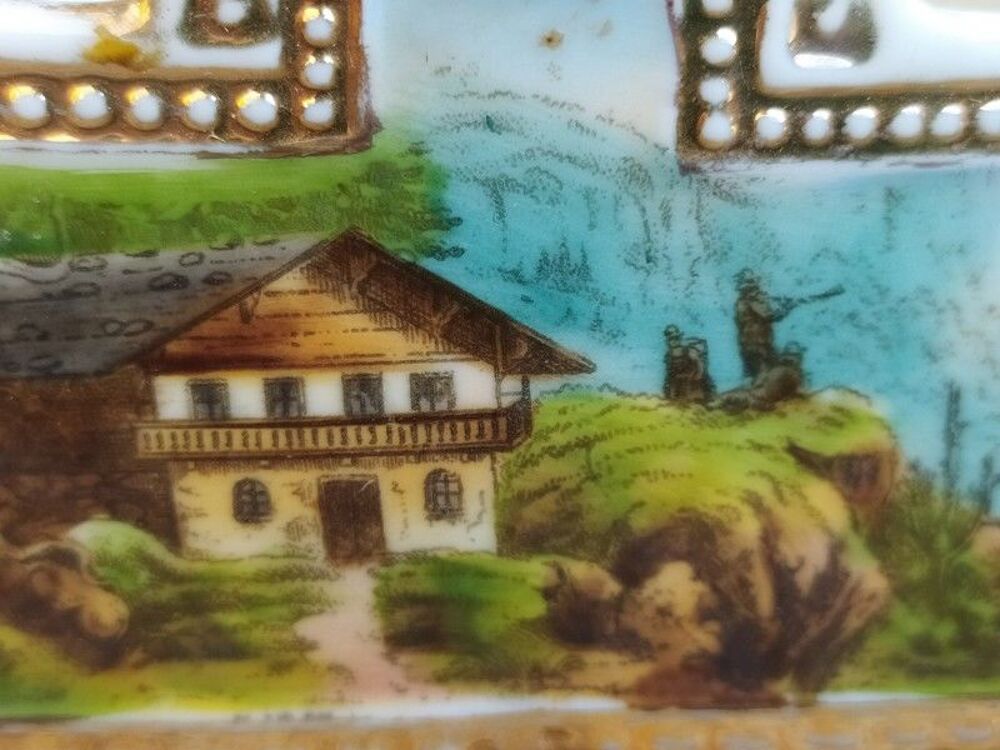Petit Vase Porcelaine Paysage Chalet Suisse ou Autriche 
Décoration