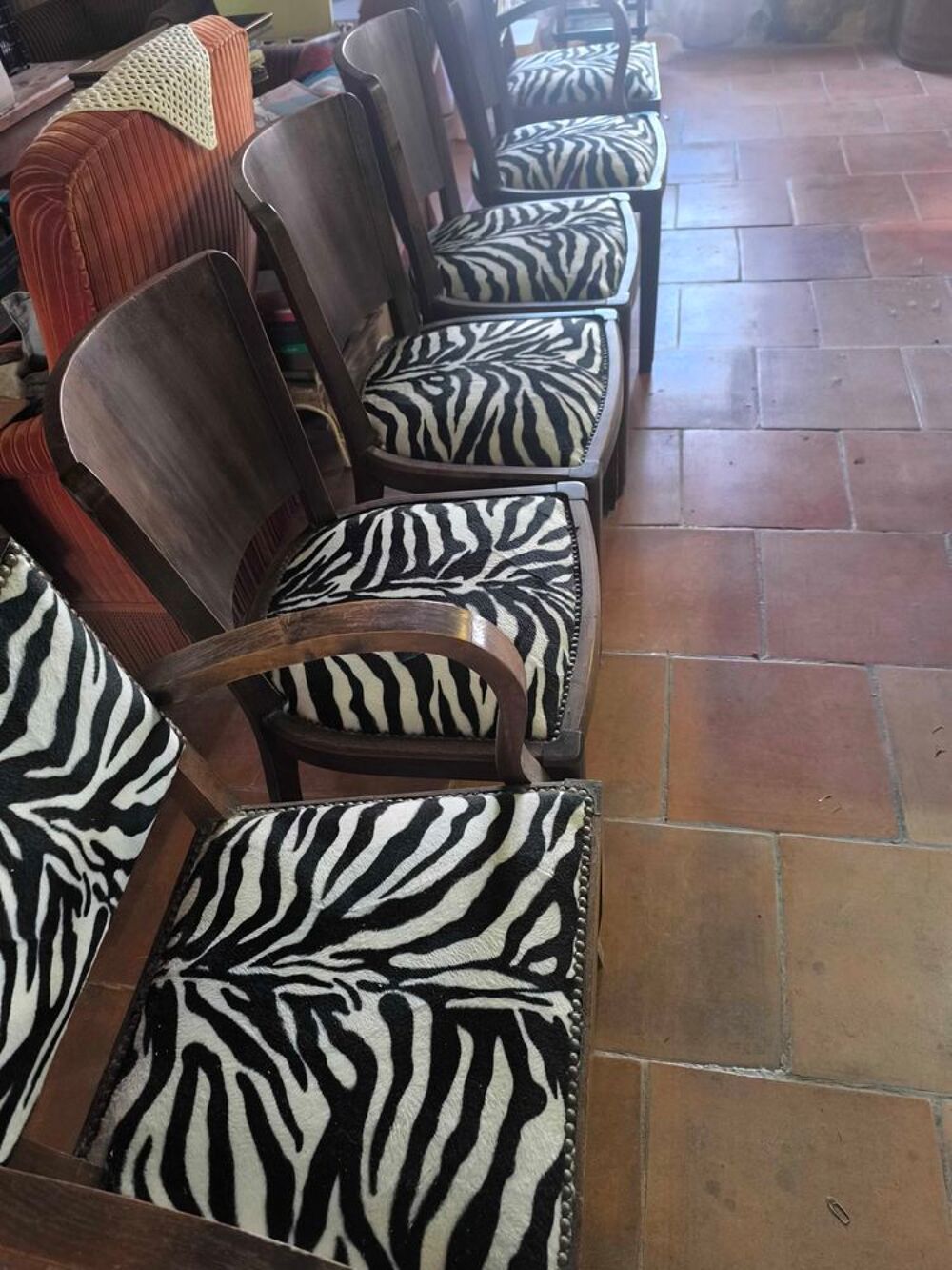 vide magasin d'antiquit&eacute;s brocante Meubles