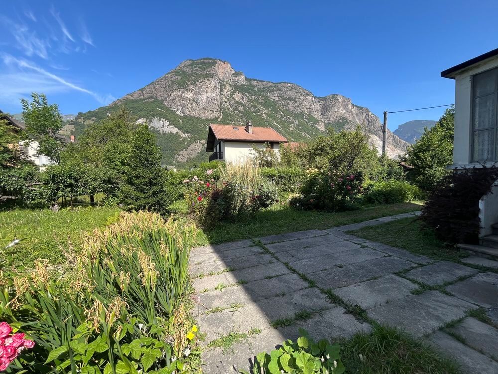 Vente Maison SAINT JEAN DE MAURIENNE Maison spacieuse située sur un magnifique terrain plat, clos et arboré de 1.551 m2 Saint-jean-de-maurienne