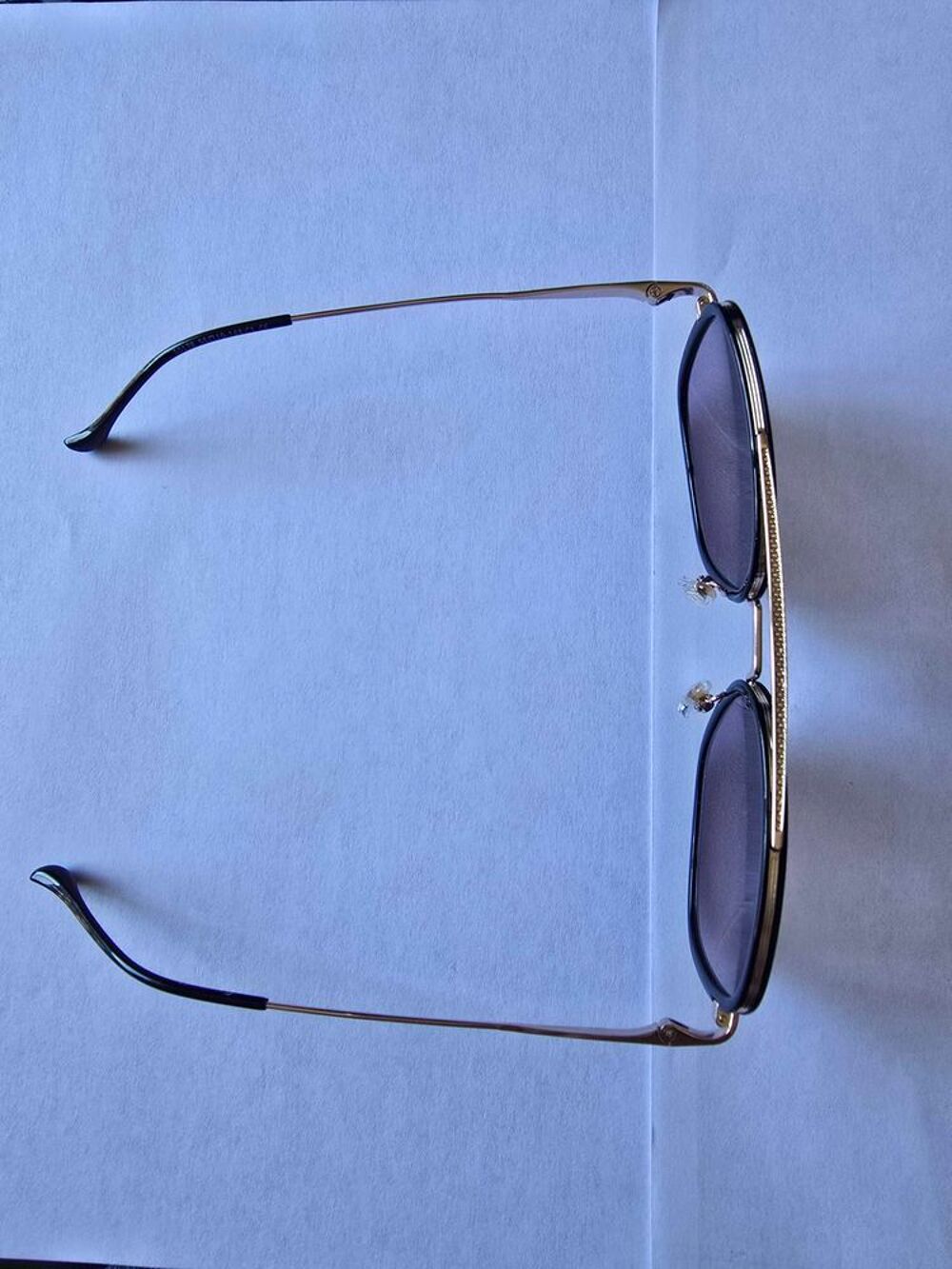 2 lunettes verres Essilor photochromiques GEN S lecture, anti lumi&egrave;res bleus anti rayures neuves pour la lecture. Accessoires