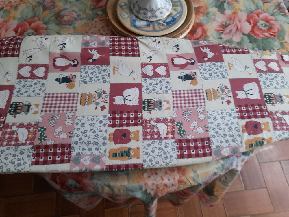 Petite table pour repassage. Décoration