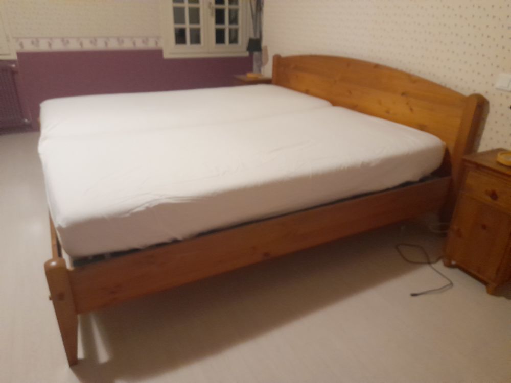Lit 210 x210 avec deux sommiers Meubles