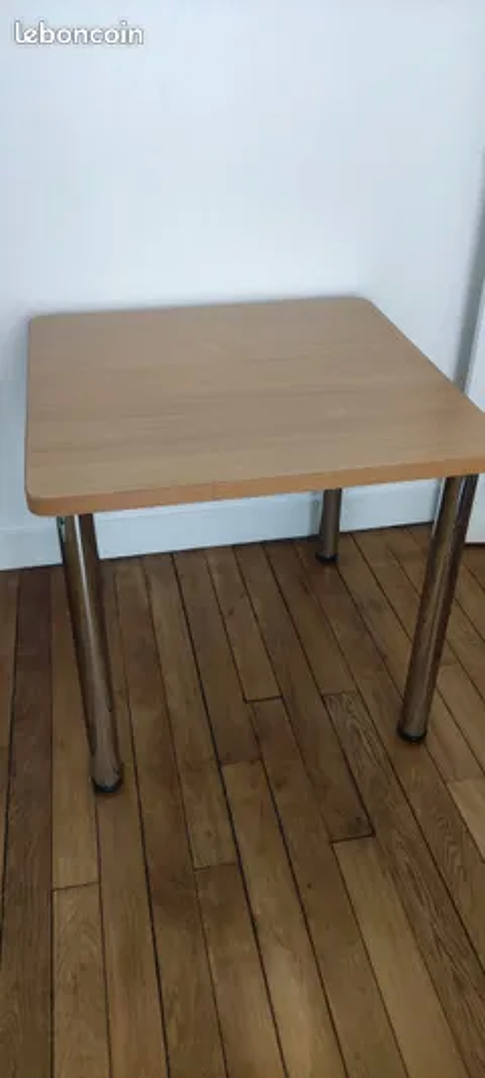 Table 80x80 pieds chrom&eacute;s Meubles