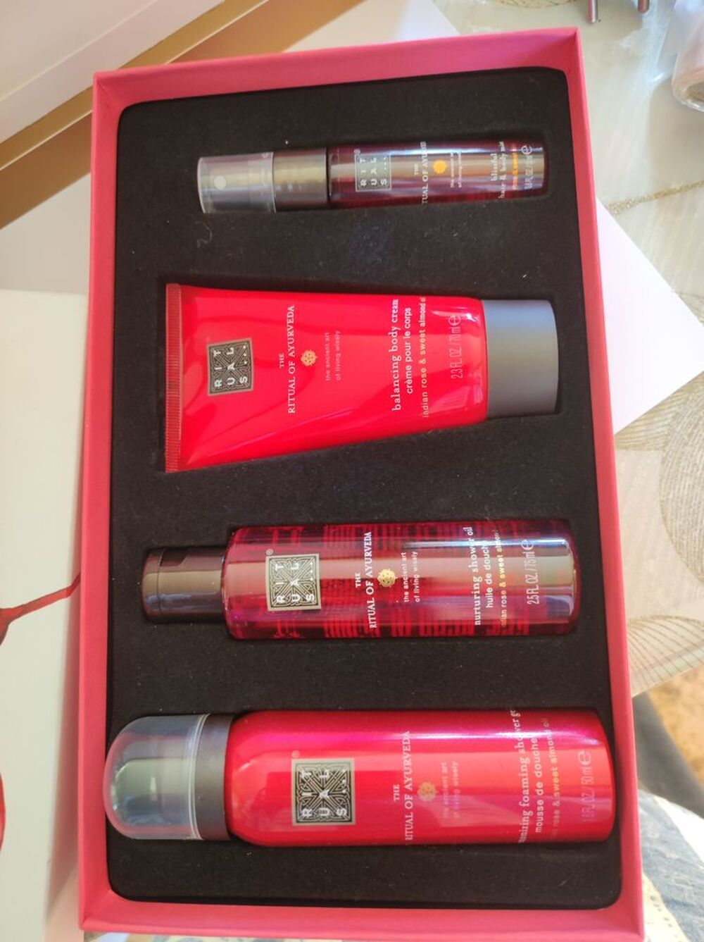 Tr&egrave;s beau coffret cadeau Ritual Of Ayurveda neufs 4 produits Bijoux et montres