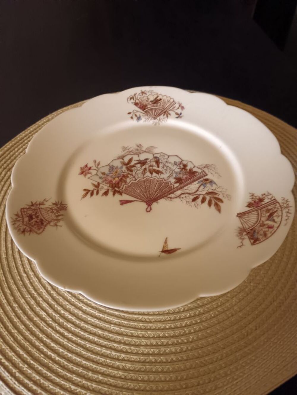 10 assiettes anciennes et une coupe sur pied en porcelaine Cuisine