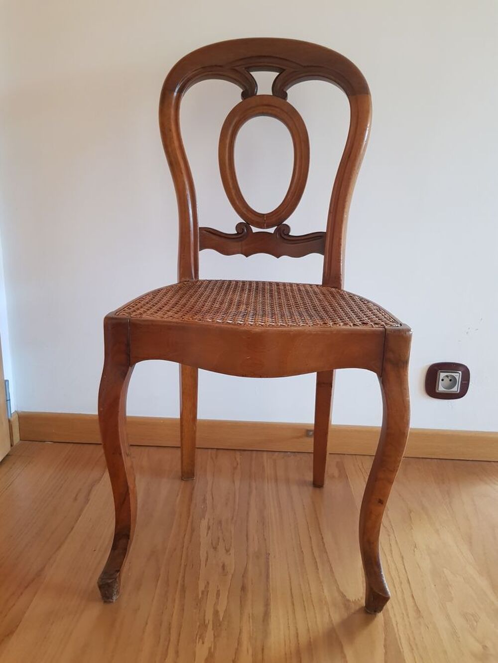 2 CHAISES ANTIQUAIRES TRES BON ETAT Meubles