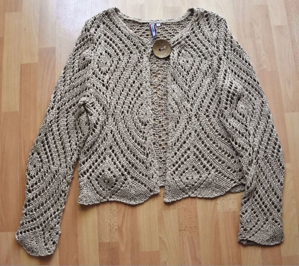 NEUF. T42. GILET beige. Bouton bois. Premier r&ocirc;le. NEUF 
Vtements