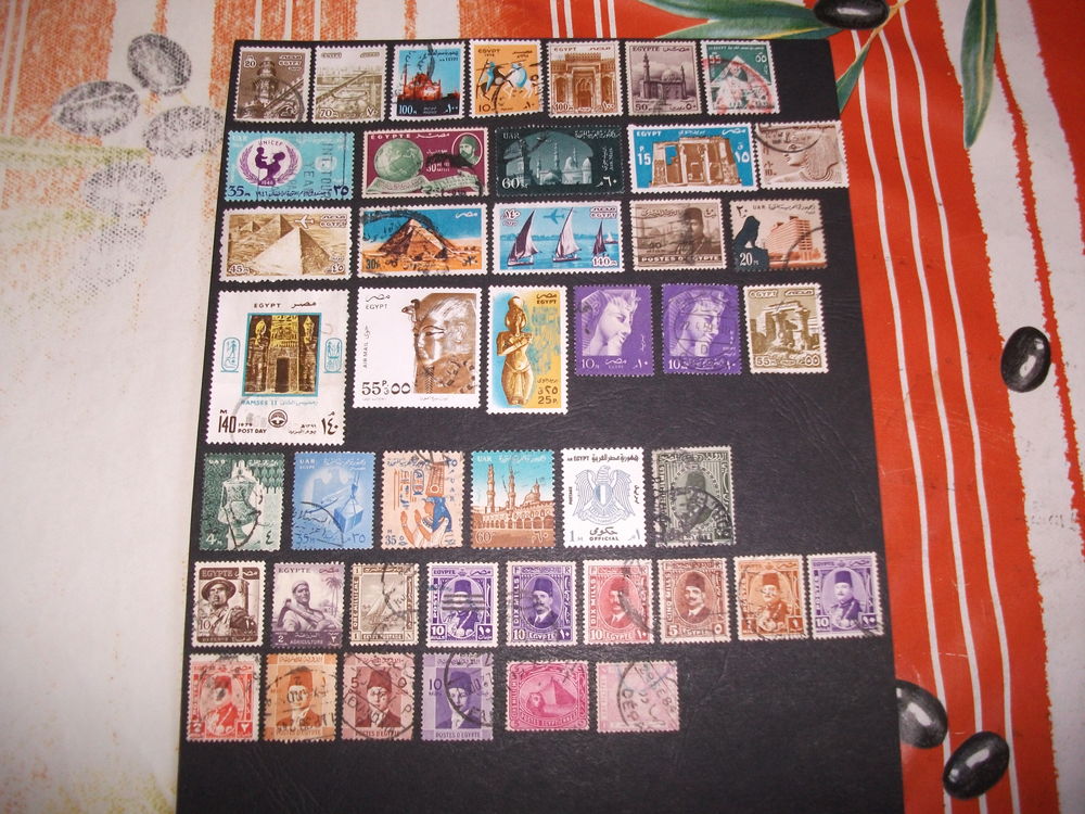 Lot de 44 timbres diff&eacute;rents et oblit&eacute;r&eacute;s d'&Eacute;gypte.
