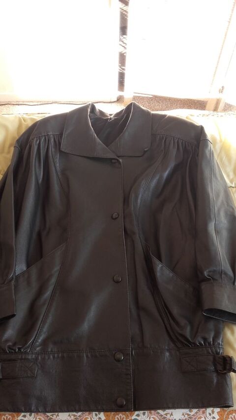 Veste en Cuir
Yessica � Taille 38 - M � Tr�s bon �tat 70 Saint-Amour-Bellevue (71)