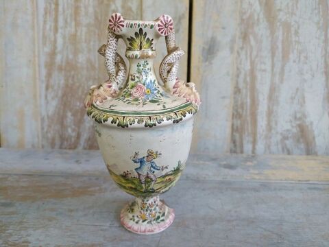 Vase Fa�ence XVIII�me � Identifier Veuve Perrin Marseille  0 Loches (37)